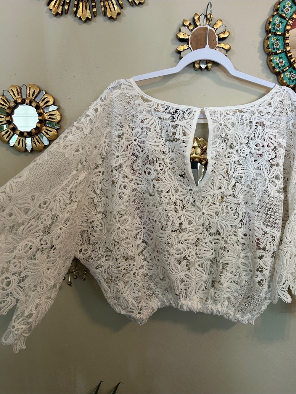 Romeo & Juliet Couture NWT Romantic Rose Lace Overlay Sheer Top Medium White - Picture 8 of 8